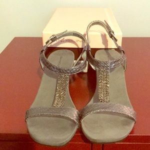 Bandolino T-Strap Sandals